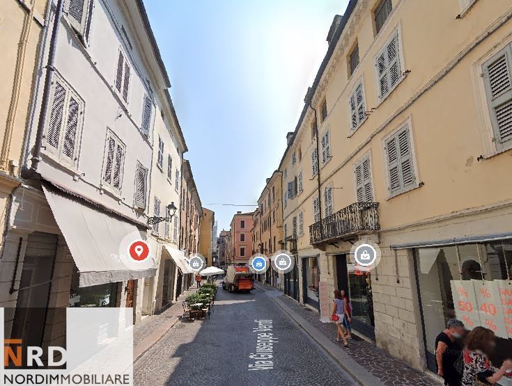 Negozio con Vetrina - zona Centralissima