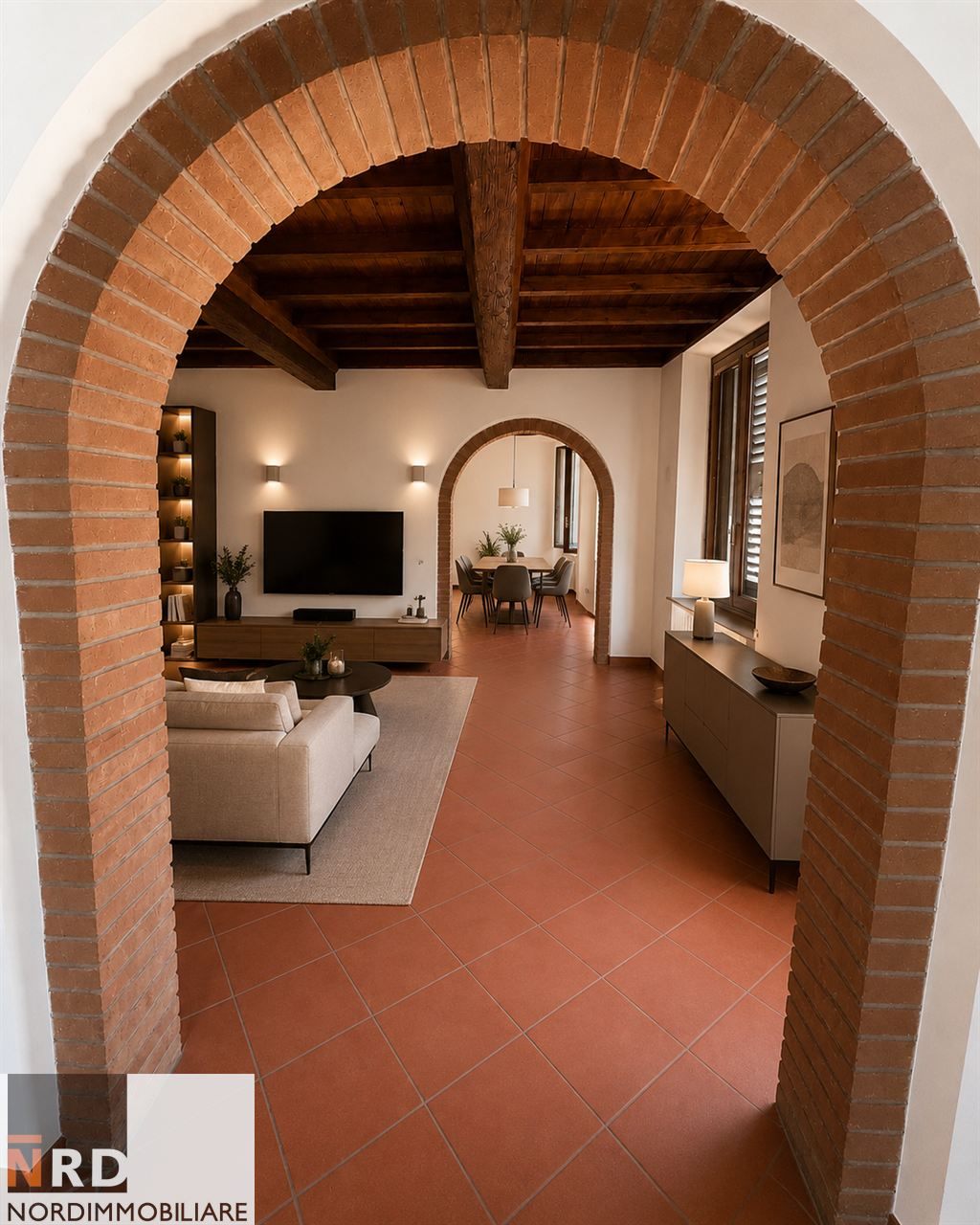 ELEGANTE DUPLEX DI PRESTIGIO IN CENTRO STORICO CON POSTO AUTO