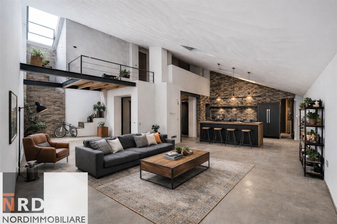 Nuovissima Mansarda da Personalizzare in Contesto Esclusivo